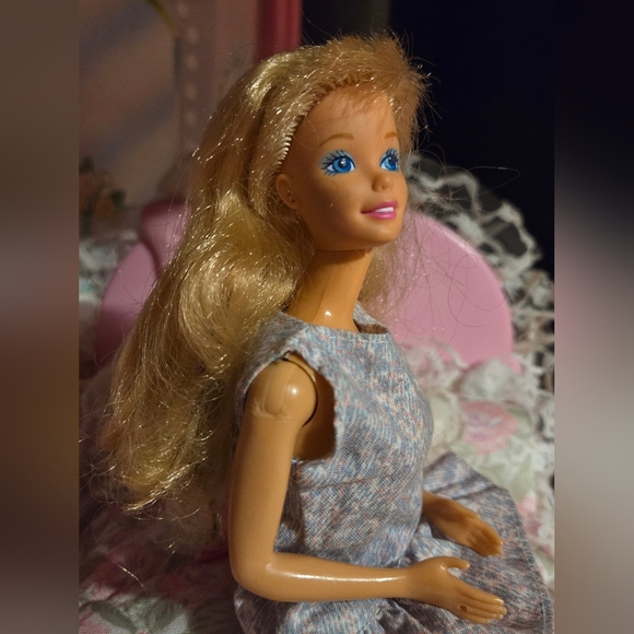 1985 Magic Moves Barbie - Picture 4 of 6